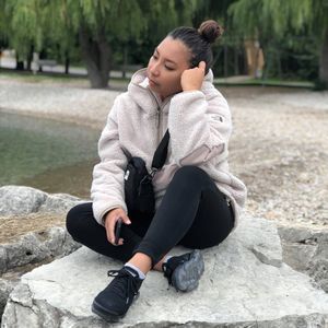 Meet your Posher, Yzsabelle